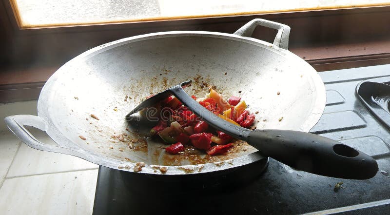 Το Sambal είναι μια παραδοσιακή ινδονησιακή σάλτσα Γίνεται από τα πολύ καυτά τσίλι, τις ντομάτες και τα καρυκεύματα Τα τεμαχισμέν στοκ εικόνες Το Sambal είναι μια παραδοσιακή ινδονησιακή σάλτσα Γίνεται από τα πολύ καυτά τσίλι, τις ντομάτες και τα καρυκεύματα Τα τεμαχισμέν στοκ εικόνες
