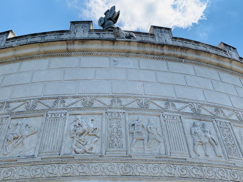 το tropaeum traiani είναι μνημείο του roman civitas tropaensium που κατασκευάστηκε το 109 στη δακία ρουμανία στοκ εικόνες