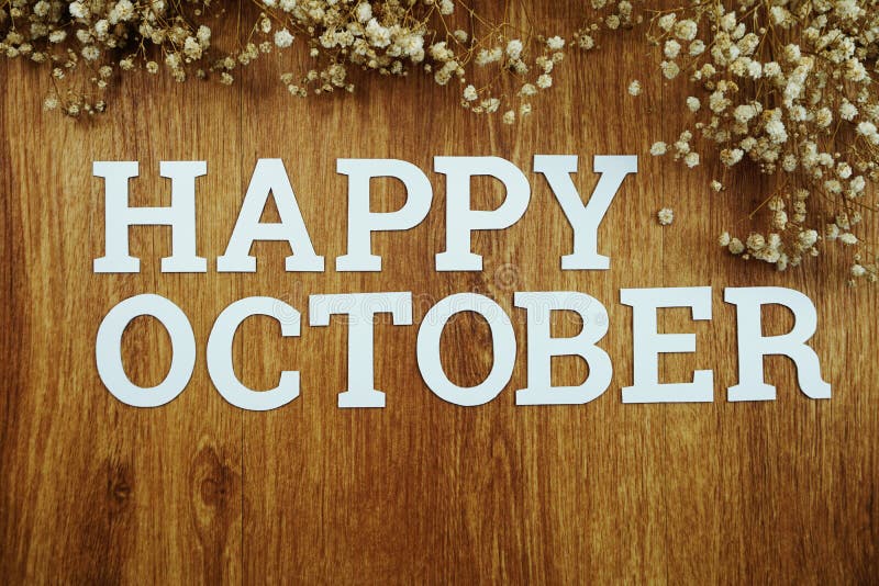 Το αλφάβητο Happy Οκτώβριος γράφει λέξη για το ξύλινο φόντο στοκ φωτογραφίες