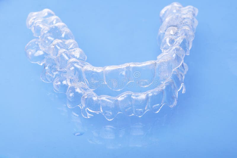 Το αόρατο οδοντικό πλαστικό ευθυγραμμιστών δοντιών υποστηριγμάτων δοντιών ενισχύει τους υπηρέτες οδοντιατρικής για να ισιώσει τα
