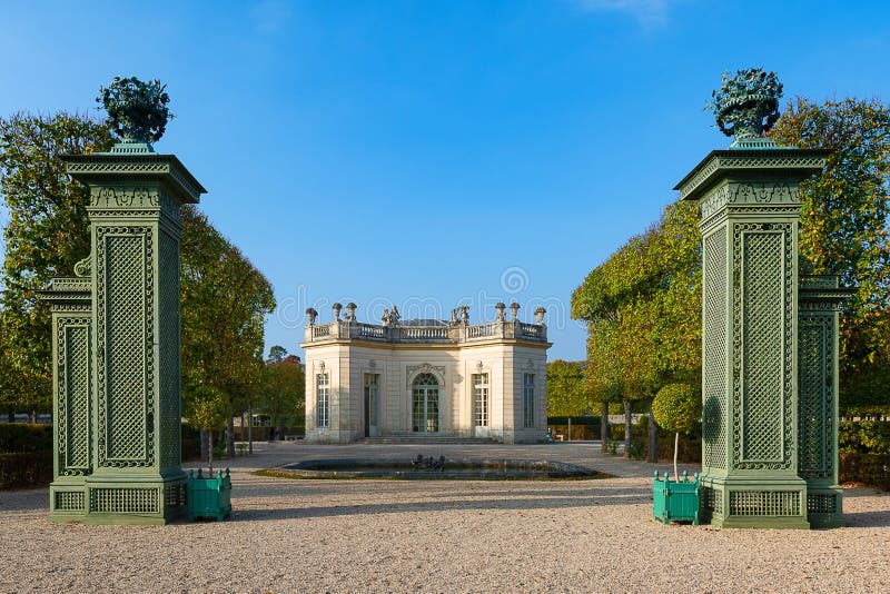 Το γαλλικό περίπτερο στο κτήμα Trianon στις Βερσαλλίες στοκ εικόνες με δικαίωμα ελεύθερης χρήσης Το γαλλικό περίπτερο στο κτήμα Trianon στις Βερσαλλίες στοκ εικόνες με δικαίωμα ελεύθερης χρήσης