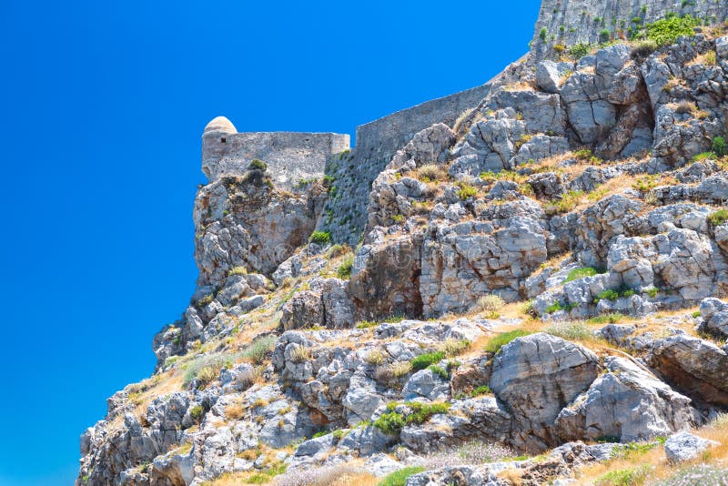 Το ενετικό φρούριο Fortezza στο λόφο στην παλαιά πόλη του Ρέθυμνου, Κρήτη, Ελλάδα στοκ εικόνες Το ενετικό φρούριο Fortezza στο λόφο στην παλαιά πόλη του Ρέθυμνου, Κρήτη, Ελλάδα στοκ εικόνες
