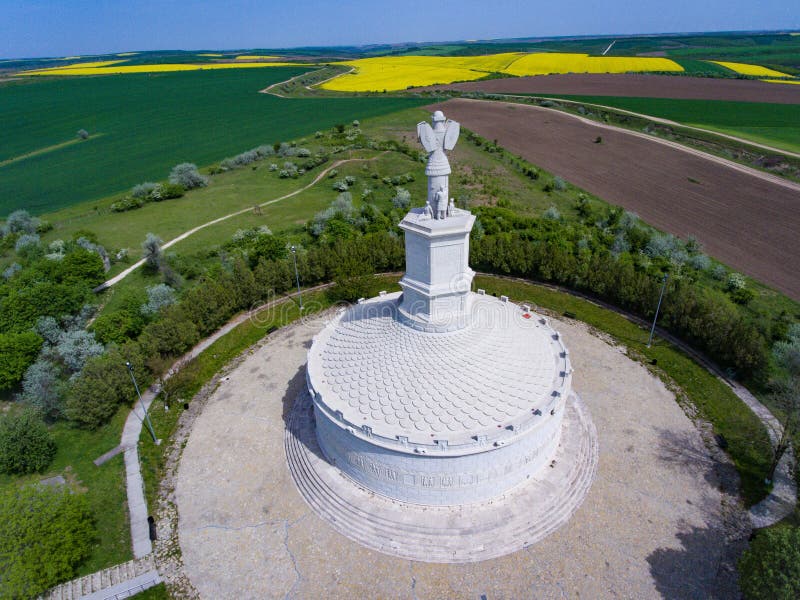 Το ιστορικό μνημείο Adamclisi σε Dobrogea Ρουμανία στοκ φωτογραφίες