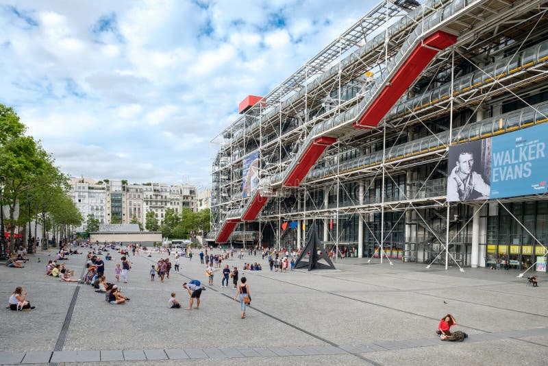 Το κέντρο Georges Pompidou, ένα διάσημο μουσείο σύγχρονης τέχνης στο Παρίσι στοκ εικόνα με δικαίωμα ελεύθερης χρήσης Το κέντρο Georges Pompidou, ένα διάσημο μουσείο σύγχρονης τέχνης στο Παρίσι στοκ εικόνα με δικαίωμα ελεύθερης χρήσης