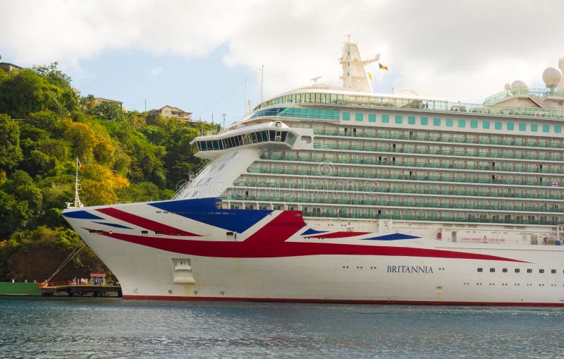 Το κρουαζιερόπλοιο Britannia σε έναν λιμένα στα προσήνεμα νησιά στοκ φωτογραφίες με δικαίωμα ελεύθερης χρήσης Το κρουαζιερόπλοιο Britannia σε έναν λιμένα στα προσήνεμα νησιά στοκ φωτογραφίες με δικαίωμα ελεύθερης χρήσης