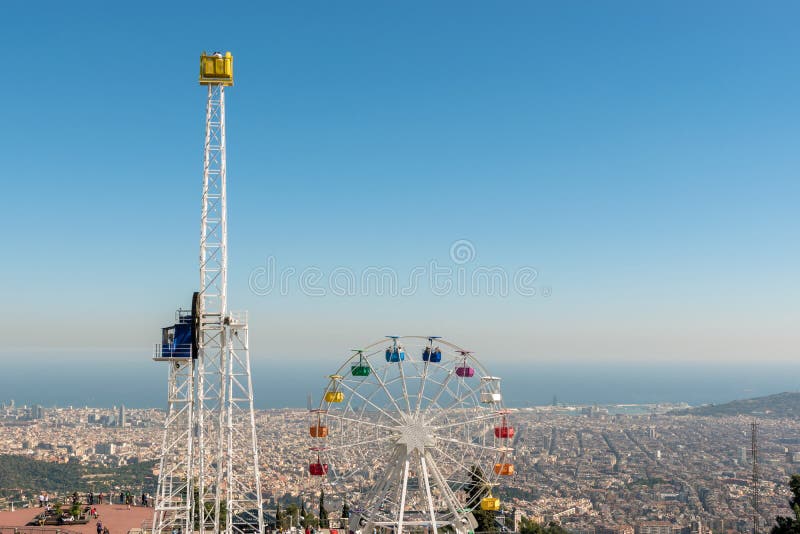 Το λούνα παρκ Tibidabo στο υποστήριγμα Tibidabo στο υπόβαθρο του μπλε ουρανού, Βαρκελώνη, †‹â€ ‹Ισπανία στοκ φωτογραφίες με δικαίωμα ελεύθερης χρήσης Το λούνα παρκ Tibidabo στο υποστήριγμα Tibidabo στο υπόβαθρο του μπλε ουρανού, Βαρκελώνη, †‹â€ ‹Ισπανία στοκ φωτογραφίες με δικαίωμα ελεύθερης χρήσης