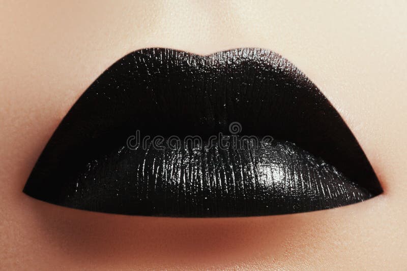 το μαύρο τρίχωμα αποκριές μακριές φαίνεται makeup προκλητικό πλάνο κολοκύθας χαμογελώντας για να μαγεψει τη γυναίκα Χειλική σύνθε στοκ φωτογραφία το μαύρο τρίχωμα αποκριές μακριές φαίνεται makeup προκλητικό πλάνο κολοκύθας χαμογελώντας για να μαγεψει τη γυναίκα Χειλική σύνθε στοκ φωτογραφία