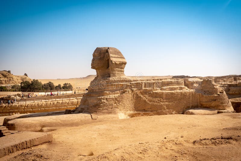 Το πλήρες σχεδιάγραμμα του μεγάλου Sphinx με την πυραμίδα στην ΤΣΕ στοκ εικόνες Το πλήρες σχεδιάγραμμα του μεγάλου Sphinx με την πυραμίδα στην ΤΣΕ στοκ εικόνες