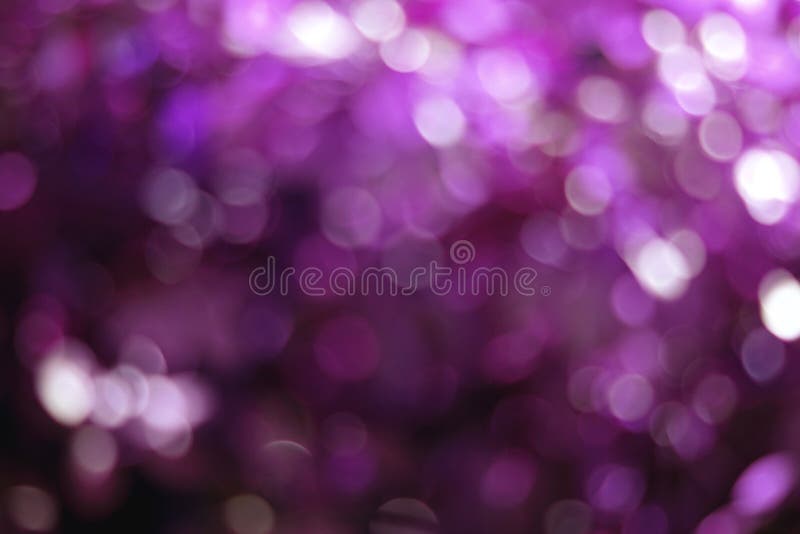 Το πορφυρό bokeh ανάβει το υπόβαθρο, ζωηρόχρωμος ακτινοβολήστε στοκ εικόνα Το πορφυρό bokeh ανάβει το υπόβαθρο, ζωηρόχρωμος ακτινοβολήστε στοκ εικόνα