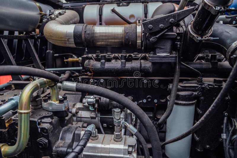 Το σύγχρονο νέο γεωργικό τρακτέρ diesel υψηλής τεχνολογίας ή συνδυάζει τη μηχανή θεριστικών μηχανών στοκ εικόνα με δικαίωμα ελεύθερης χρήσης Το σύγχρονο νέο γεωργικό τρακτέρ diesel υψηλής τεχνολογίας ή συνδυάζει τη μηχανή θεριστικών μηχανών στοκ εικόνα με δικαίωμα ελεύθερης χρήσης