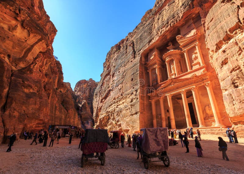 Το Υπουργείο Οικονομικών στη Petra το αρχαίο Al Khazneh πόλεων στην Ιορδανία στοκ φωτογραφία με δικαίωμα ελεύθερης χρήσης