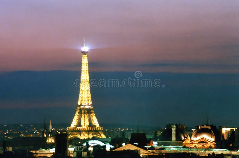το φύλλο περιήγησης του tower eiffel στοκ φωτογραφία με δικαίωμα ελεύθερης χρήσης