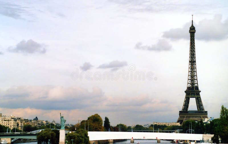 το φύλλο περιήγησης του tower eiffel. στοκ εικόνα