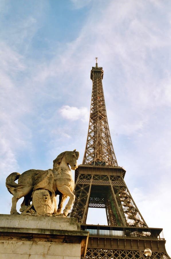 το φύλλο περιήγησης του tower eiffel. στοκ φωτογραφία με δικαίωμα ελεύθερης χρήσης