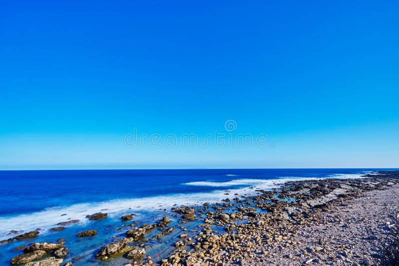 Το όμορφο scenics της δύσκολης παραλίας Jialulan από τα κύματα συνδυάζει με το αεράκι και τον ουρανό στην πόλη Taitung στοκ εικόνες με δικαίωμα ελεύθερης χρήσης Το όμορφο scenics της δύσκολης παραλίας Jialulan από τα κύματα συνδυάζει με το αεράκι και τον ουρανό στην πόλη Taitung στοκ εικόνες με δικαίωμα ελεύθερης χρήσης