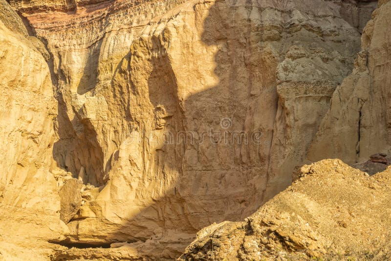 Τοίχος των φαραγγιών στην έρημο Namibe Με τον ήλιο Αφρική _ στοκ εικόνες με δικαίωμα ελεύθερης χρήσης Τοίχος των φαραγγιών στην έρημο Namibe Με τον ήλιο Αφρική _ στοκ εικόνες με δικαίωμα ελεύθερης χρήσης