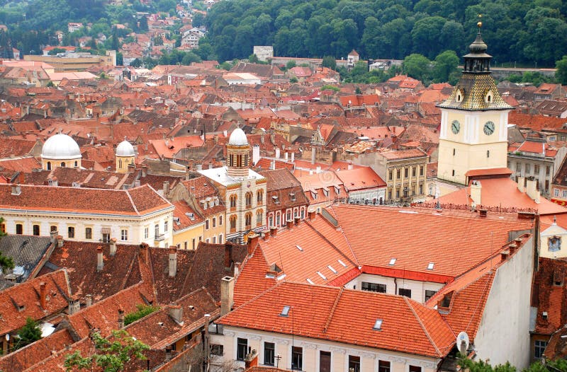 Τοπ άποψη πέρα από τα ιστορικά κτήρια σε Brasov - τη Ρουμανία στοκ εικόνες με δικαίωμα ελεύθερης χρήσης Τοπ άποψη πέρα από τα ιστορικά κτήρια σε Brasov - τη Ρουμανία στοκ εικόνες με δικαίωμα ελεύθερης χρήσης