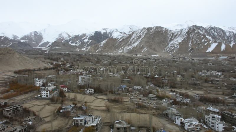 Τοπίο άποψης και εικονική παράσταση πόλης του χωριού Leh Ladakh από την άπο