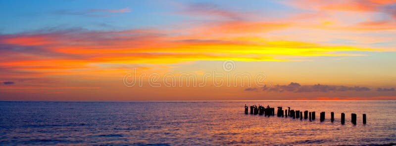 Τοπίο ηλιοβασιλέματος ή ανατολής, πανόραμα της όμορφης φύσης, παραλία