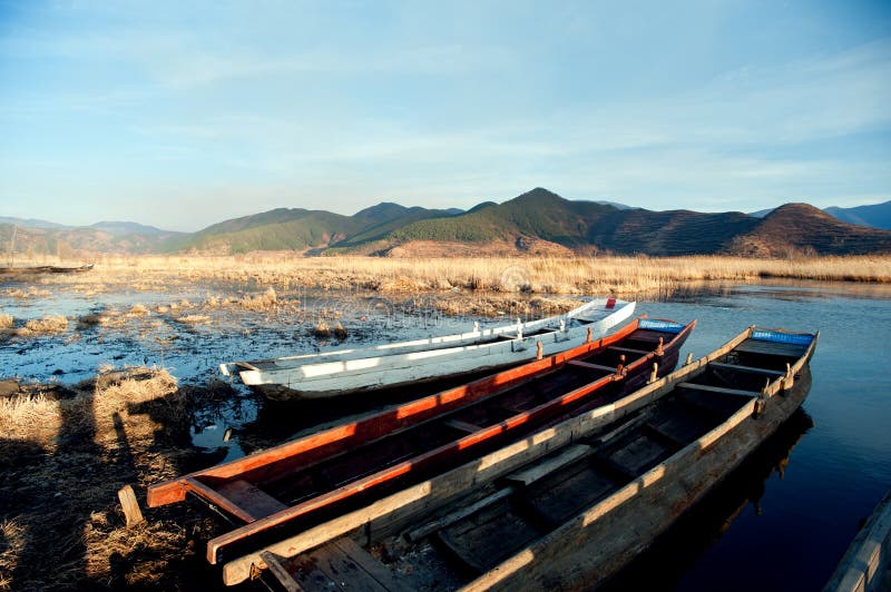 Τοπίο λιμνών της Κίνας Yunnan Lugu το χειμώνα στοκ εικόνα με δικαίωμα ελεύθερης χρήσης