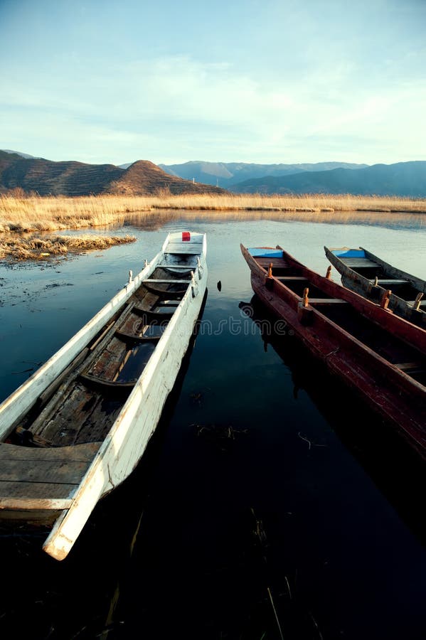 Τοπίο λιμνών της Κίνας Yunnan Lugu το χειμώνα στοκ εικόνα με δικαίωμα ελεύθερης χρήσης