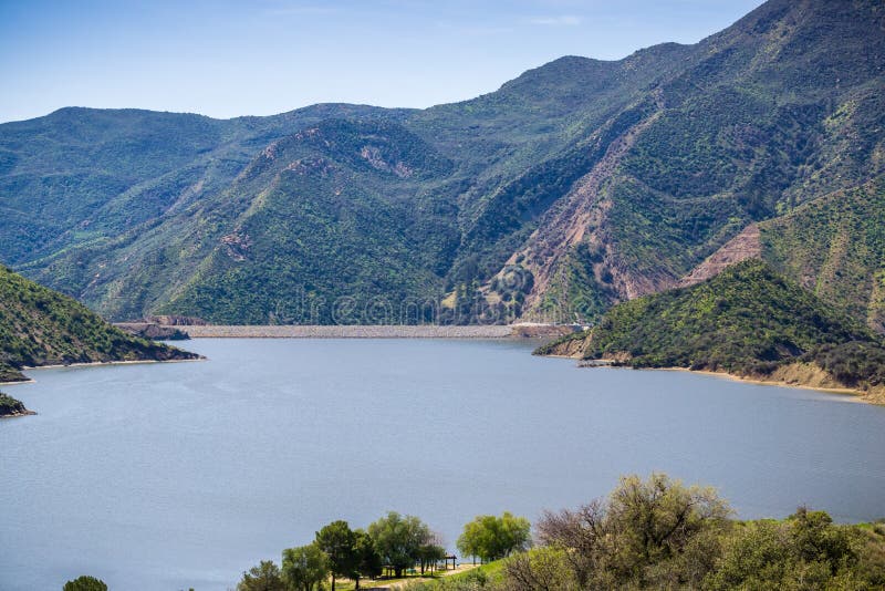 Τοπίο λιμνών πυραμίδων όπως βλέπει από Vista del Lago την περιοχή υπολοίπου σε I5, Κομητεία του Λος Άντζελες, Καλιφόρνια στοκ φωτογραφίες με δικαίωμα ελεύθερης χρήσης Τοπίο λιμνών πυραμίδων όπως βλέπει από Vista del Lago την περιοχή υπολοίπου σε I5, Κομητεία του Λος Άντζελες, Καλιφόρνια στοκ φωτογραφίες με δικαίωμα ελεύθερης χρήσης