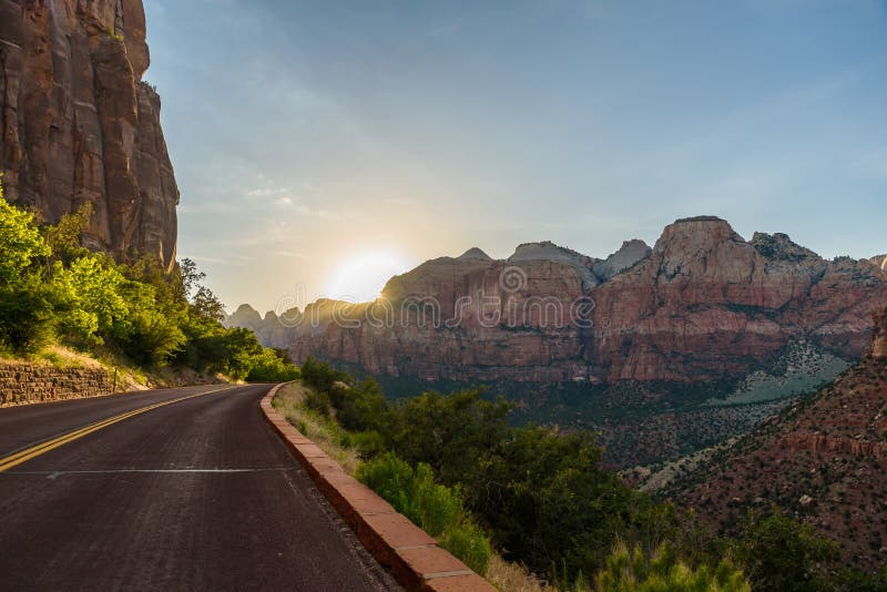 Τοπίο τοπίων στο εθνικό πάρκο Zion, όμορφα χρώματα του σχηματισμού βράχου στη Γιούτα - ΗΠΑ στοκ εικόνες Τοπίο τοπίων στο εθνικό πάρκο Zion, όμορφα χρώματα του σχηματισμού βράχου στη Γιούτα - ΗΠΑ στοκ εικόνες