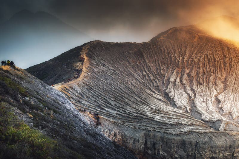 Τοπίο του κρατήρα Ινδονησία Kawah Ijen στην ανατολή , Όμορφη σκηνή του φυσικού κρατήρα ηφαιστείων Ijen, ταξίδι ταξιδιών στοκ εικόνες με δικαίωμα ελεύθερης χρήσης