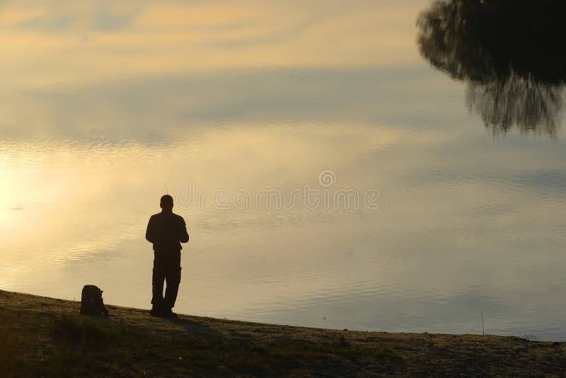 Τοπίο φθινοπώρου με την εικόνα ενός fishman στοκ φωτογραφίες Τοπίο φθινοπώρου με την εικόνα ενός fishman στοκ φωτογραφίες