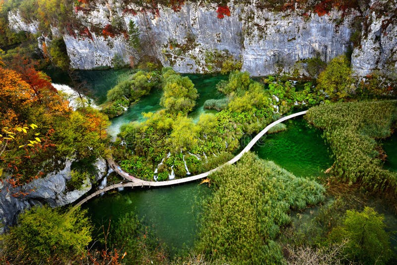 Τοπίο φθινοπώρου στο εθνικό πάρκο λιμνών Plitvice, Croatiaâ€Ž στοκ εικόνα