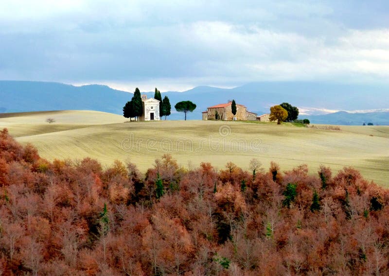 Τοσκάνη, Maremma, άποψη της Tuscan επαρχίας και του παρεκκλησιού της κυρίας Vitaleta μας, SAN Quirico δ ` Orcia στοκ εικόνες Τοσκάνη, Maremma, άποψη της Tuscan επαρχίας και του παρεκκλησιού της κυρίας Vitaleta μας, SAN Quirico δ ` Orcia στοκ εικόνες