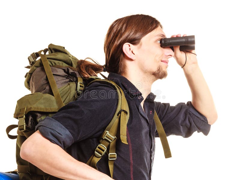 Τουρίστας ατόμων backpacker που κοιτάζει μέσω των διοπτρών στοκ εικόνα Τουρίστας ατόμων backpacker που κοιτάζει μέσω των διοπτρών στοκ εικόνα