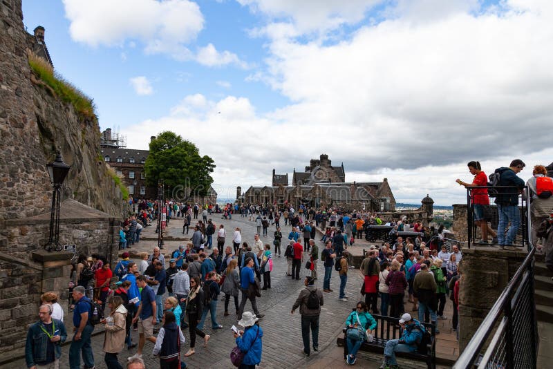 Τουρίστας σε Stirling Castle στοκ φωτογραφία με δικαίωμα ελεύθερης χρήσης Τουρίστας σε Stirling Castle στοκ φωτογραφία με δικαίωμα ελεύθερης χρήσης
