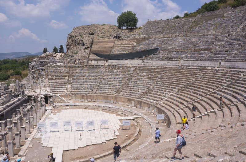 Τουρκία, Ephesus - 25 Ιουνίου 2019 Ephesus αρχαίες καταστροφές αμφιθεάτρων πόλεων παλαιές στην ηλιόλουστη ημέρα, Ιζμίρ Τουρκικό δ στοκ φωτογραφίες με δικαίωμα ελεύθερης χρήσης Τουρκία, Ephesus - 25 Ιουνίου 2019 Ephesus αρχαίες καταστροφές αμφιθεάτρων πόλεων παλαιές στην ηλιόλουστη ημέρα, Ιζμίρ Τουρκικό δ στοκ φωτογραφίες με δικαίωμα ελεύθερης χρήσης