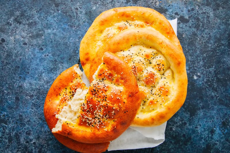 Τουρκικό ramazan pidesi - παραδοσιακά τουρκικά ramadan flatbreads στοκ φωτογραφία με δικαίωμα ελεύθερης χρήσης Τουρκικό ramazan pidesi - παραδοσιακά τουρκικά ramadan flatbreads στοκ φωτογραφία με δικαίωμα ελεύθερης χρήσης