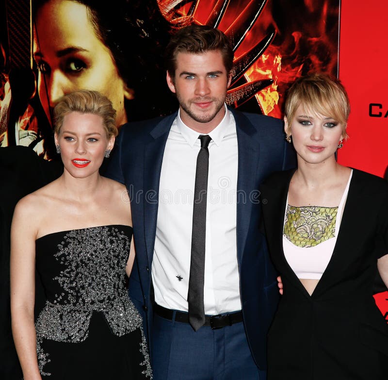 Τράπεζες της Elizabeth, Liam Hemsworth, Jennifer Lawrence στοκ εικόνα με δικαίωμα ελεύθερης χρήσης Τράπεζες της Elizabeth, Liam Hemsworth, Jennifer Lawrence στοκ εικόνα με δικαίωμα ελεύθερης χρήσης