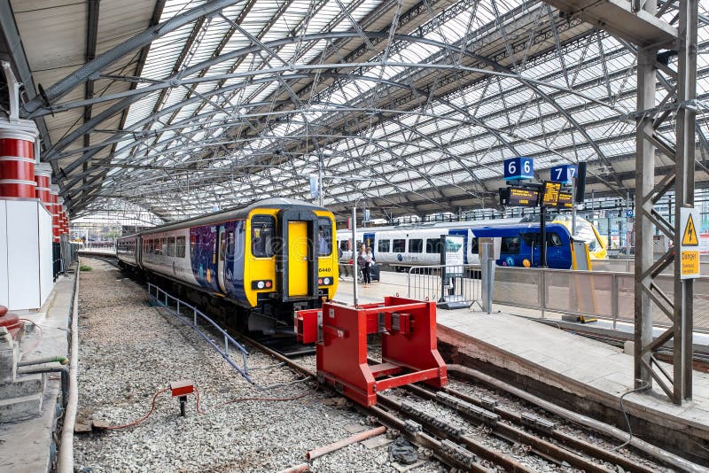 τρένα στον σιδηροδρομικό σταθμό της οδού liverpool lime στοκ φωτογραφίες με δικαίωμα ελεύθερης χρήσης
