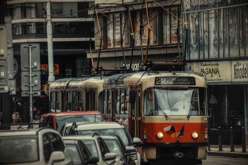 Τραμ της Πράγας στην οδό στοκ εικόνα Τραμ της Πράγας στην οδό στοκ εικόνα