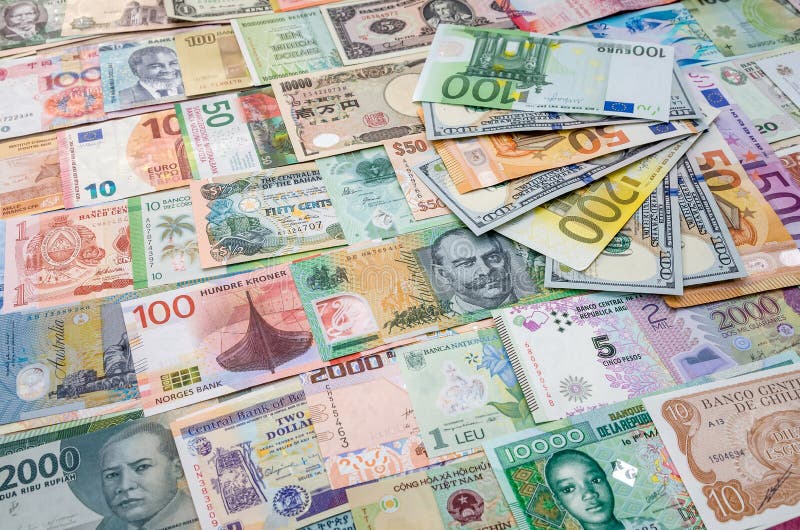 Τραπεζογραμμάτια ευρώ και δολαρίων στα παγκόσμια χρήματα στοκ εικόνα με δικαίωμα ελεύθερης χρήσης Τραπεζογραμμάτια ευρώ και δολαρίων στα παγκόσμια χρήματα στοκ εικόνα με δικαίωμα ελεύθερης χρήσης