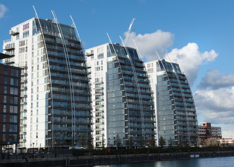 Τρεις αποβάθρες Μάντσεστερ Salford πολυκατοικιών στοκ φωτογραφία