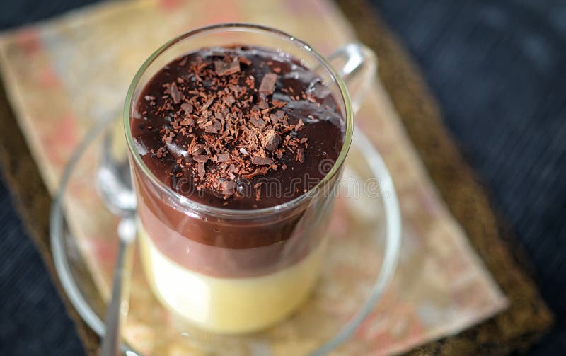 Τριπλό mousse στρώματος σοκολάτας κέικ στοκ φωτογραφίες Τριπλό mousse στρώματος σοκολάτας κέικ στοκ φωτογραφίες
