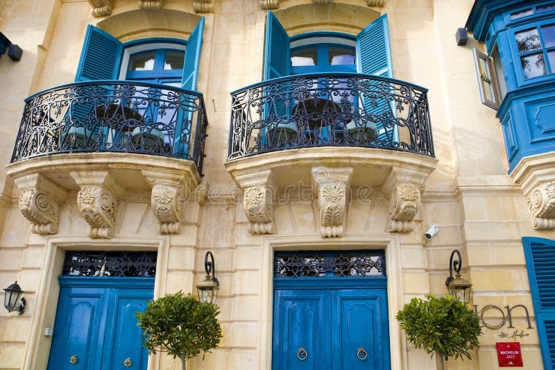 Τυπικό σπίτι στο κέντρο της Βαλέτα Μάλτα στοκ εικόνα