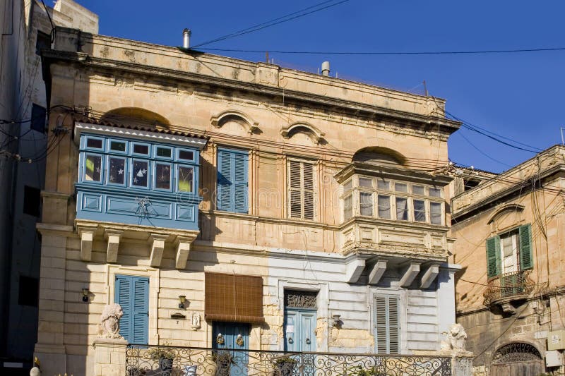 Τυπικό σπίτι στο κέντρο της πόλης της Μάλτας στοκ φωτογραφία με δικαίωμα ελεύθερης χρήσης