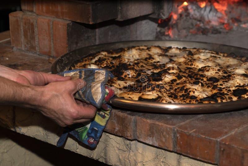 τυρί recco focaccia ιταλικό πλατύ φούρνο ξύλου ψημένο παραδοσιακό πιάτο στοκ φωτογραφίες με δικαίωμα ελεύθερης χρήσης