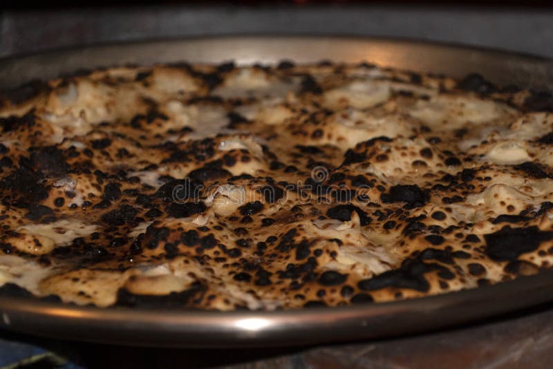 τυρί recco focaccia ιταλικό πλατύ φούρνο ξύλου ψημένο παραδοσιακό πιάτο στοκ εικόνα