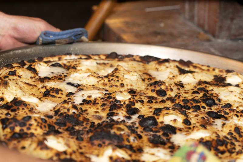 τυρί recco focaccia ιταλικό πλατύ φούρνο ξύλου ψημένο παραδοσιακό πιάτο στοκ φωτογραφίες με δικαίωμα ελεύθερης χρήσης