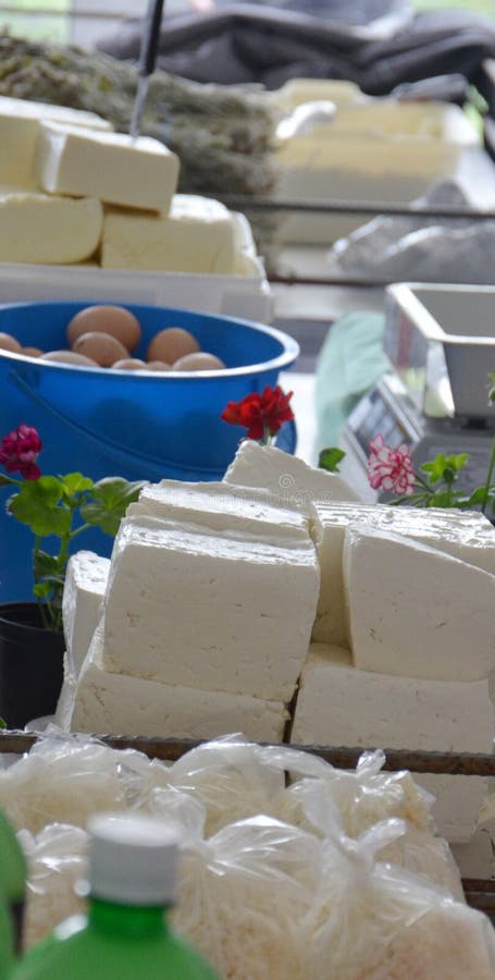 Τυρί προβάτων σε μια αγορά στοκ φωτογραφία Τυρί προβάτων σε μια αγορά στοκ φωτογραφία
