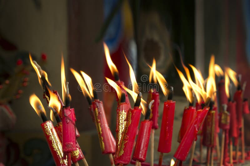 Τυχερά κόκκινα κεριά στην κινεζική Πρωτοχρονιά στοκ εικόνες Τυχερά κόκκινα κεριά στην κινεζική Πρωτοχρονιά στοκ εικόνες