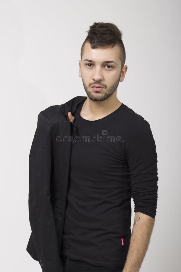 Τύπος με το mohawk στοκ εικόνες με δικαίωμα ελεύθερης χρήσης Τύπος με το mohawk στοκ εικόνες με δικαίωμα ελεύθερης χρήσης