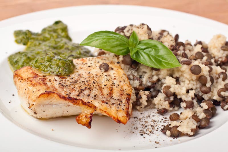 Υγιή τηγανισμένα Tilapia ψάρια στοκ φωτογραφία με δικαίωμα ελεύθερης χρήσης